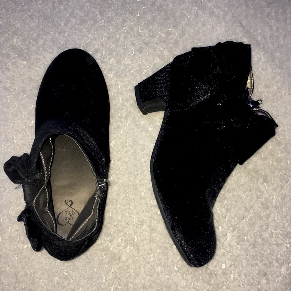 Heel boots.